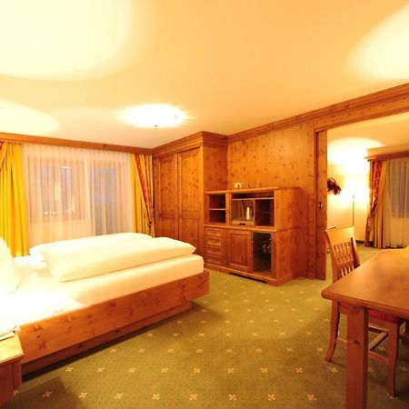 Hotel Max แซร์เฟาส์ ภายนอก รูปภาพ