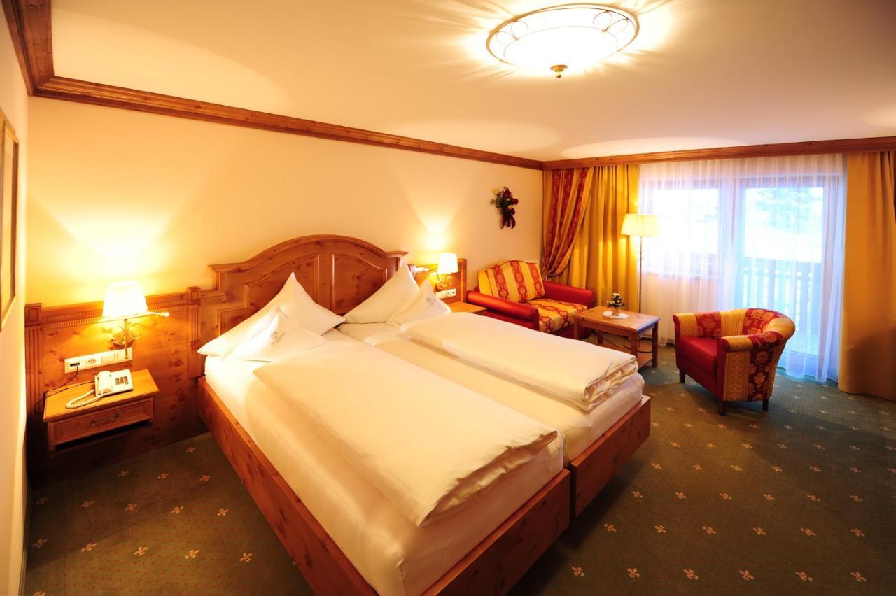 Hotel Max แซร์เฟาส์ ภายนอก รูปภาพ