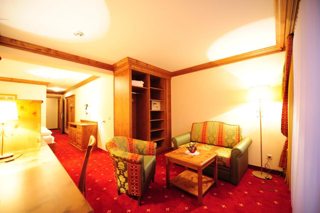Hotel Max แซร์เฟาส์ ภายนอก รูปภาพ