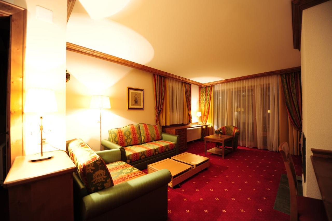 Hotel Max แซร์เฟาส์ ภายนอก รูปภาพ