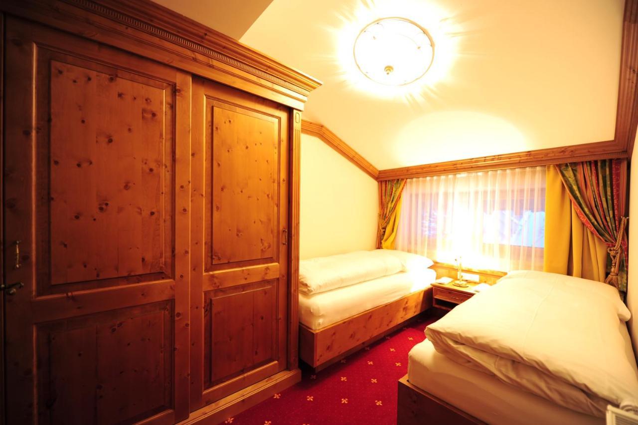 Hotel Max แซร์เฟาส์ ภายนอก รูปภาพ