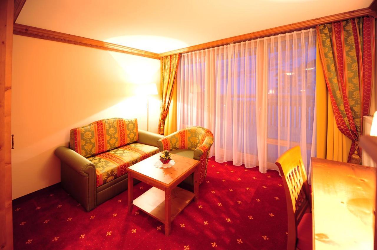 Hotel Max แซร์เฟาส์ ภายนอก รูปภาพ