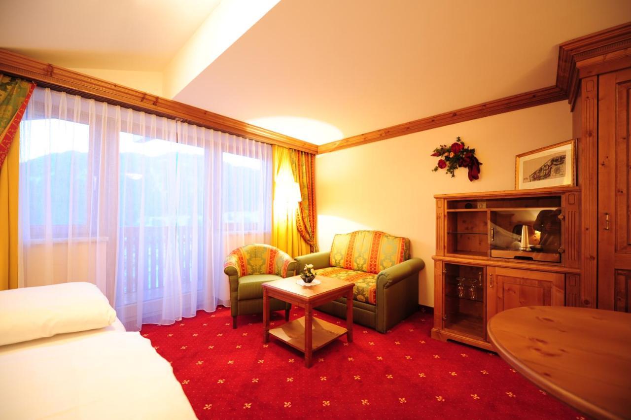 Hotel Max แซร์เฟาส์ ภายนอก รูปภาพ